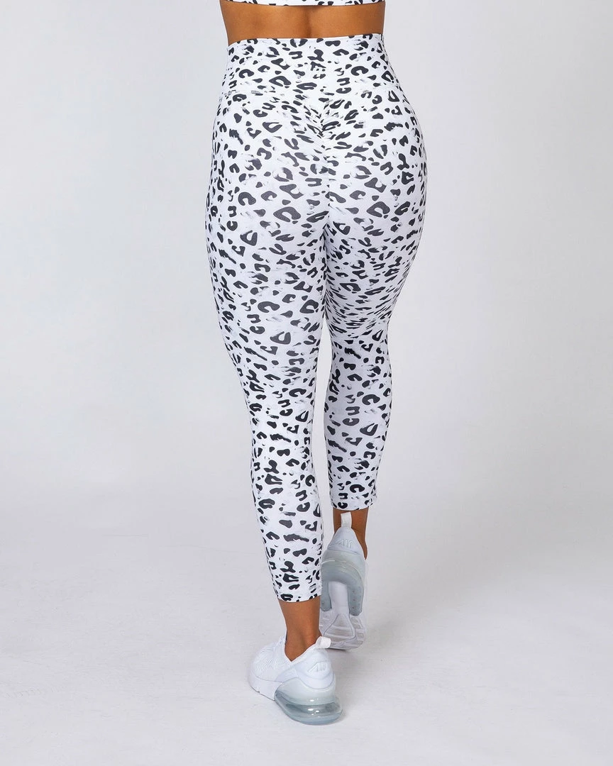 Brand new ๐ Muscle Nation Signature Scrunch 7/8 Leggings - Snow Leopard Scrunch Bum ๐ 5 Muscle Nation Signature Scrunch 7/8 Leggings - Snow Leopard Scrunch Bum