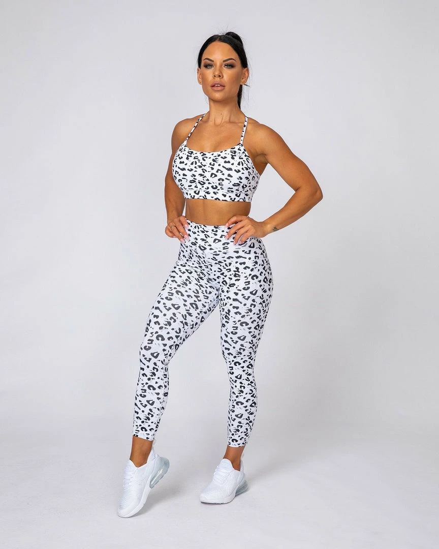Brand new ๐ Muscle Nation Signature Scrunch 7/8 Leggings - Snow Leopard Scrunch Bum ๐ 6 Muscle Nation Signature Scrunch 7/8 Leggings - Snow Leopard Scrunch Bum