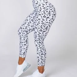 Brand new ๐ Muscle Nation Signature Scrunch 7/8 Leggings - Snow Leopard Scrunch Bum ๐ 12 Muscle Nation Signature Scrunch 7/8 Leggings - Snow Leopard Scrunch Bum