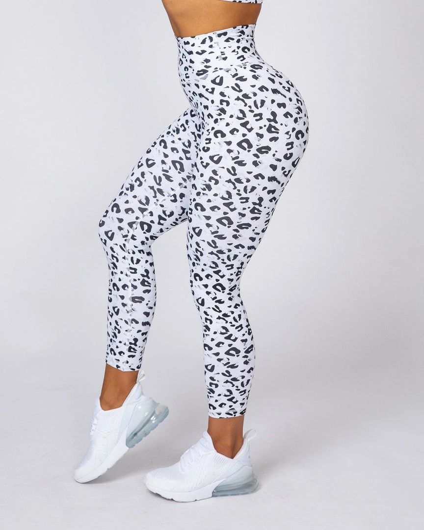 Brand new ๐ Muscle Nation Signature Scrunch 7/8 Leggings - Snow Leopard Scrunch Bum ๐ 7 Muscle Nation Signature Scrunch 7/8 Leggings - Snow Leopard Scrunch Bum
