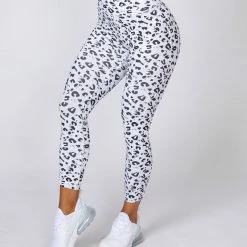 Brand new ๐ Muscle Nation Signature Scrunch 7/8 Leggings - Snow Leopard Scrunch Bum ๐ 13 Muscle Nation Signature Scrunch 7/8 Leggings - Snow Leopard Scrunch Bum