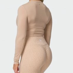 Top 10 ✔️ Muscle Nation Welcome To The Club MN Everyday Cropped Long Sleeve Top - Brown Sugar 😀 13 Muscle Nation Welcome To The Club MN Everyday Cropped Long Sleeve Top - Brown Sugar