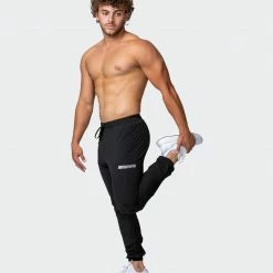 Muscle Nation 30% EOFY SALE Mens Dynamic Lightweight Tapered Joggers - Black